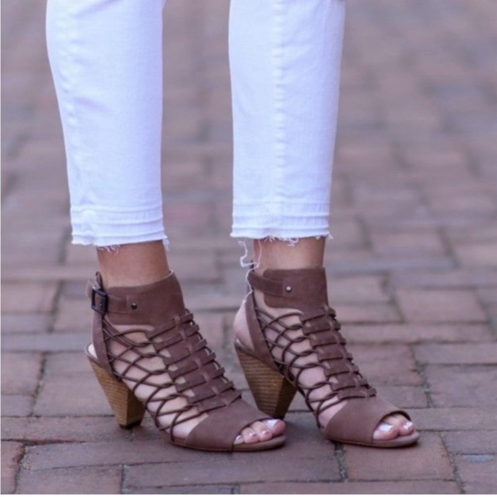 Vince Camuto Evel in “Smokey Taupe”
Leather Caged Gladiator Open Toe Heels, VGUC